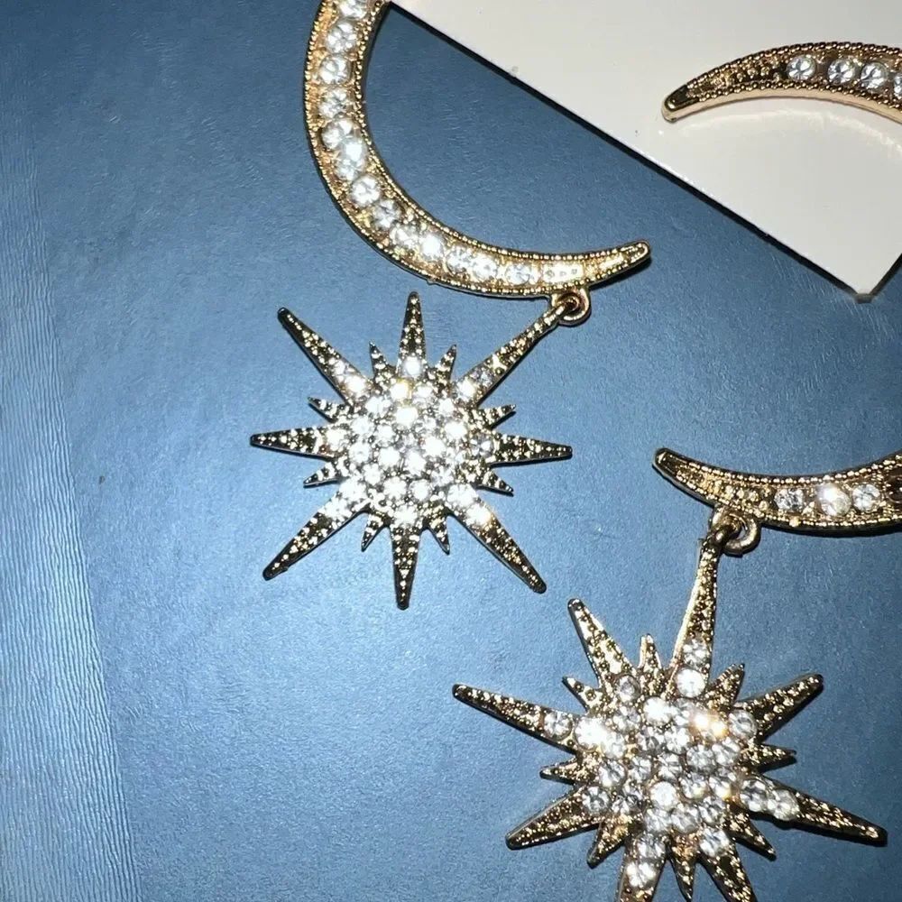 🌙 Betsey Johnson sparkling crystal celestial moon & star dangle earrings 🌙